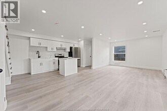 702 Pierre Ave in Windsor, ON - Building Photo - Building Photo