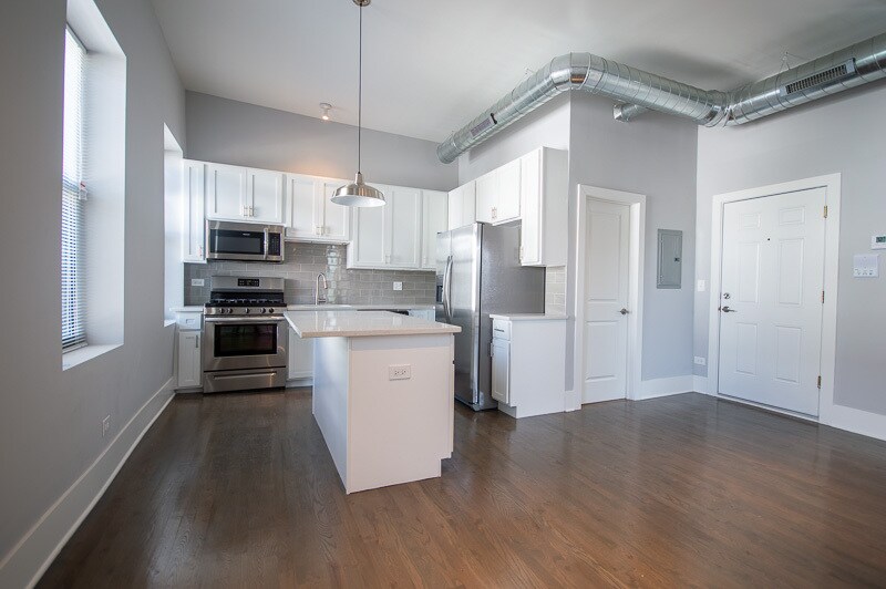 1044 W 18th St, Unit 3F in Chicago, IL - Building Photo