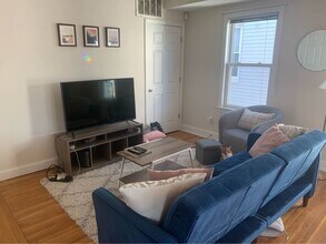 12 Homer St, Unit 3 in Brookline, MA - Foto de edificio - Building Photo