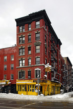 132 Saint Marks Place in New York, NY - Foto de edificio - Building Photo