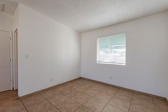Paradise Valley Apartments in Phoenix, AZ - Building Photo - Interior Photo
