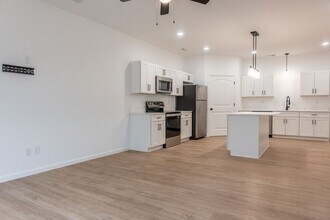 62 Santo Domingo Dr in Moscow Mills, MO - Building Photo - Building Photo