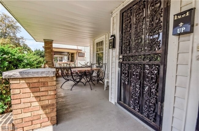 1051 E 171st St in Cleveland, OH - Foto de edificio - Building Photo