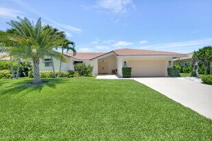 902 Foxpointe Cir in Delray Beach, FL - Building Photo