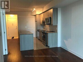 9201 Yonge St in Richmond Hill, ON - Building Photo - Building Photo