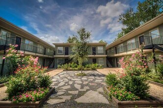 The Heights Collection - 214 W 17th in Houston, TX - Building Photo - Building Photo