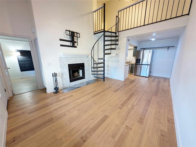 11130 N Stratford Dr