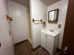 1033 Main St E in Monmouth, OR - Building Photo - Building Photo