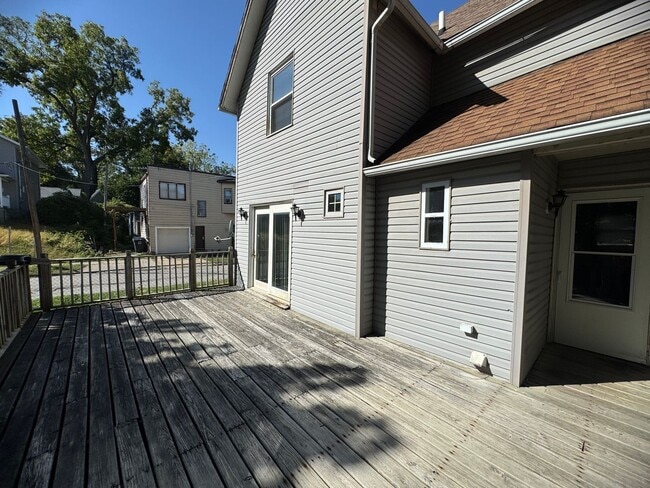 1702 13th Ave in Moline, IL - Building Photo - Building Photo
