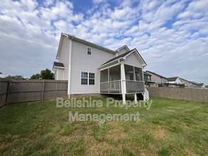 1149 Eagles Nest Ln in Clarksville, TN - Foto de edificio - Building Photo