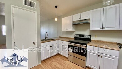 419 E Thoroughbred St in Tucson, AZ - Building Photo - Building Photo