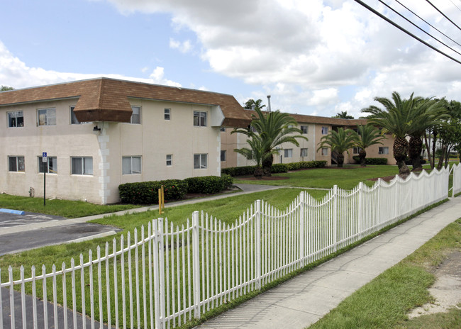 Coral Gardens in Homestead, FL - Building Photo - Building Photo