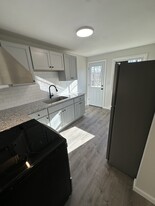 47 Boston Tpke, Unit B 2 in Willington, CT - Building Photo