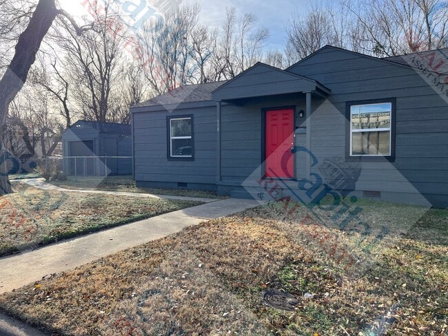 608 W Rickenbacker Dr in Midwest City, OK - Building Photo - Building Photo