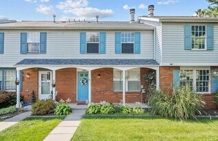 5053 Hamilton Dr in Aliquippa, PA - Building Photo