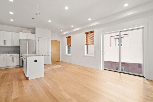 38 Fleet St-Unit -2HALF FEE in Boston, MA - Building Photo - Building Photo