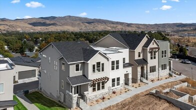 1277 E Echelon Rdg Ln in Boise, ID - Foto de edificio - Building Photo