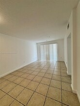 17620 NW 73rd Ave in Hialeah, FL - Building Photo - Building Photo