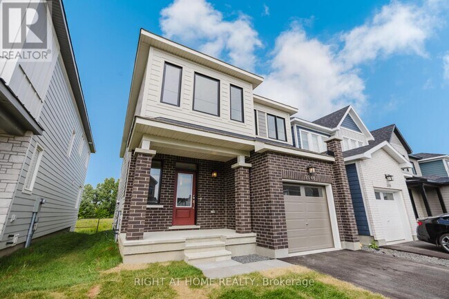 2046 Postilion St in Ottawa, ON - Building Photo - Building Photo