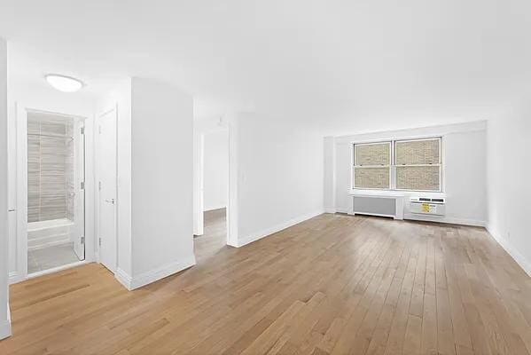 210 W 89th St