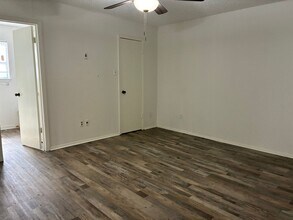 8813 Cainwood Ln in Austin, TX - Building Photo - Building Photo