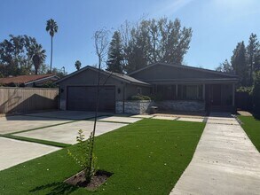 23400 Collins St in Los Angeles, CA - Building Photo - Building Photo