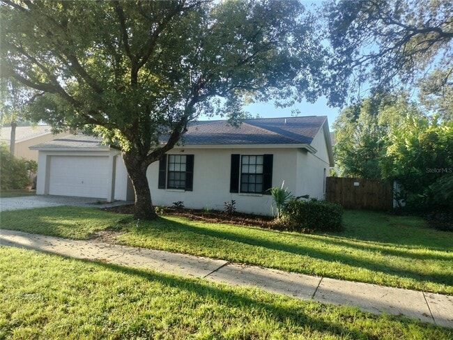 725 Chilt Dr in Brandon, FL - Building Photo - Building Photo