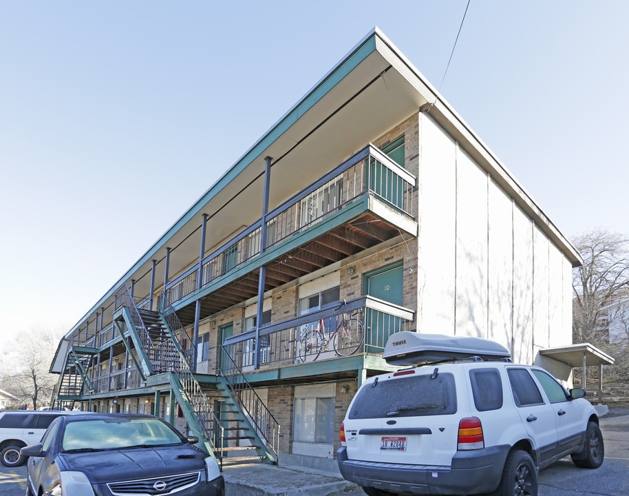 University Villa in Logan, UT - Foto de edificio