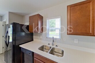 605 Ivy Brook Way in Macon, GA - Building Photo - Building Photo