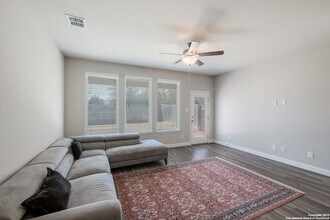 130 Abbeydell in Boerne, TX - Building Photo - Building Photo
