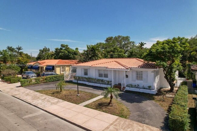 48 Marabella Ave in Coral Gables, FL - Building Photo - Building Photo
