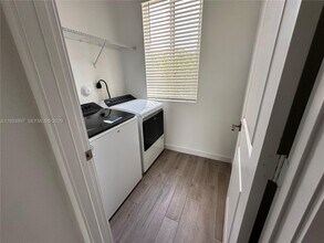 1092 SE 23rd Ave in Homestead, FL - Foto de edificio - Building Photo