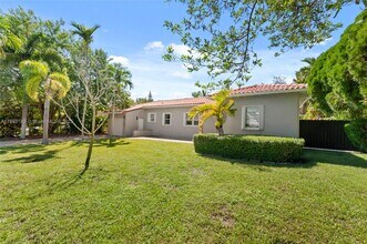 10626 NE 10th Ct in Miami Shores, FL - Building Photo - Building Photo