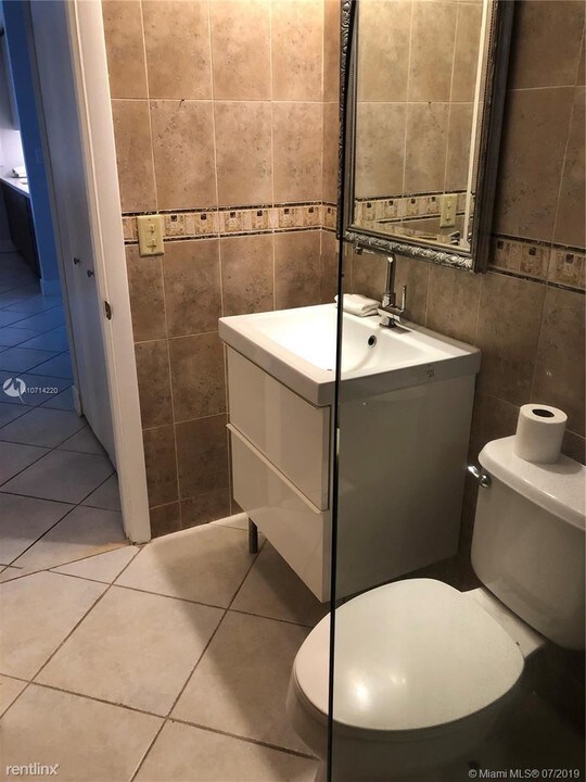 1021 Michigan Ave in Miami Beach, FL - Building Photo