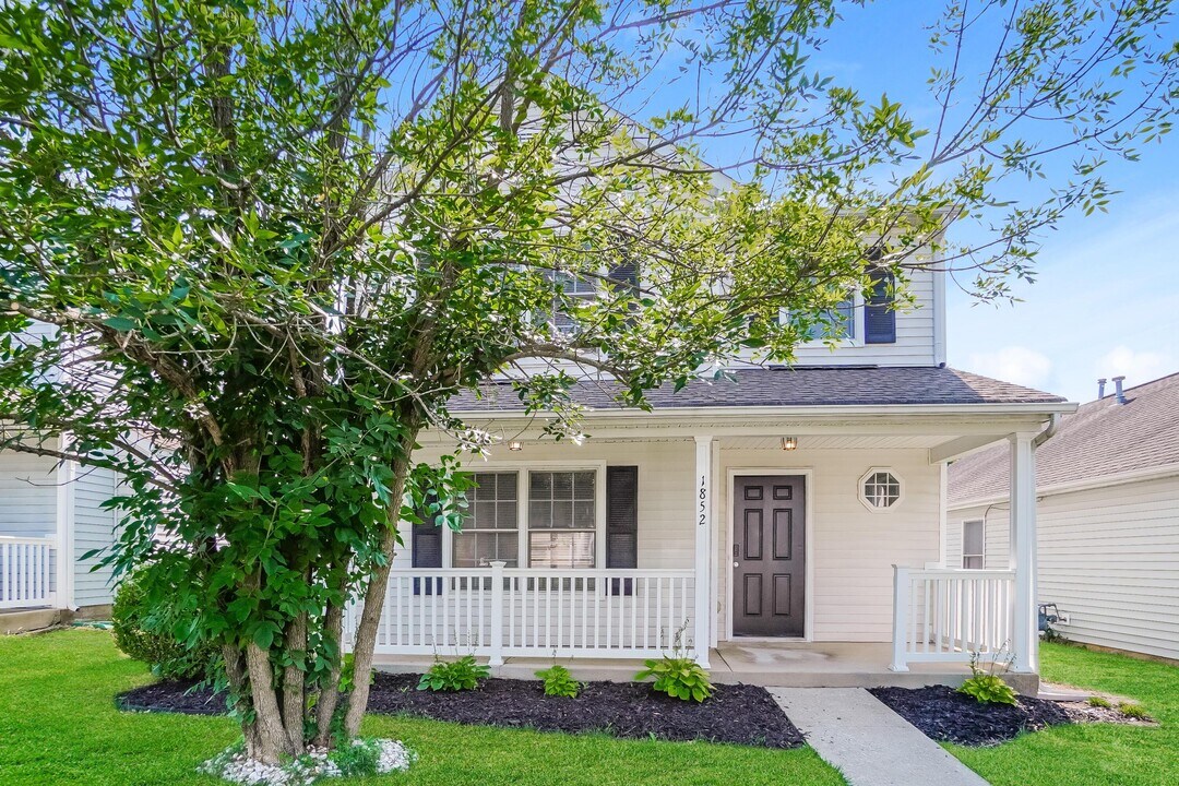 1852 Meadowlawn Dr in Columbus, OH - Building Photo