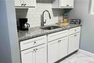 7047 Hampton Ave in St. Louis, MO - Building Photo - Building Photo