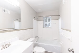 North View Apartments in Salem, VA - Building Photo - Interior Photo