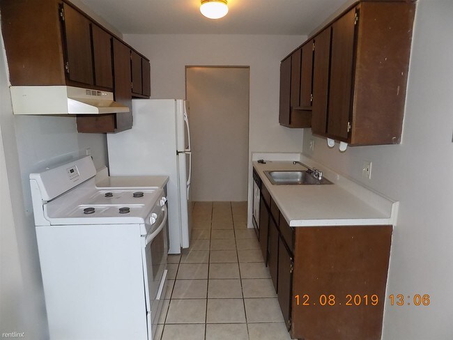 45240 Keding St-Unit -Apt 101 in Utica, MI - Building Photo - Building Photo