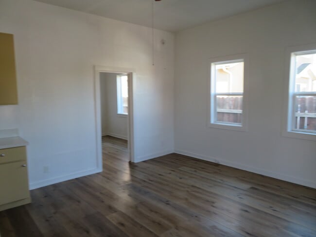 154 E Colden Ave, Unit 156 in Los Angeles, CA - Foto de edificio - Building Photo