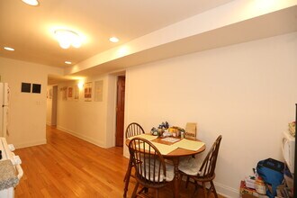 922 W Addison St, Unit Garden in Chicago, IL - Foto de edificio - Building Photo