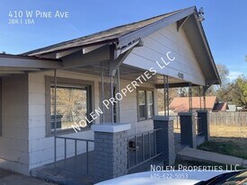 410 W Pine Ave in Sayre, OK - Building Photo