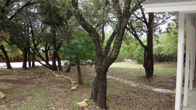 21720 Sierra Trail in Lago Vista, TX - Foto de edificio - Building Photo