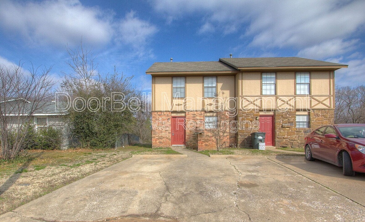 30197 E 143rd St S in Coweta, OK - Building Photo