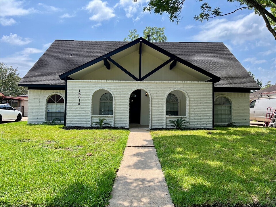 16615 Glamis Ln in Houston, TX - Building Photo