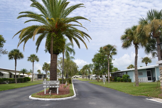 63 Hyacinth St in Nokomis, FL - Foto de edificio - Building Photo