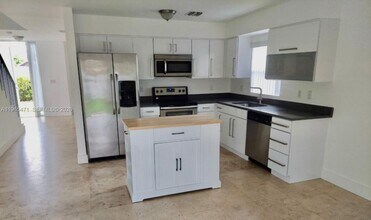 2772 SW 31st Ct in Miami, FL - Building Photo - Building Photo