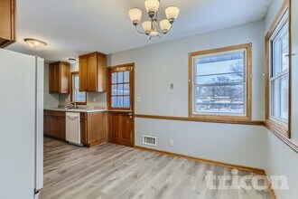 4400 W 111th St in Bloomington, MN - Building Photo - Building Photo