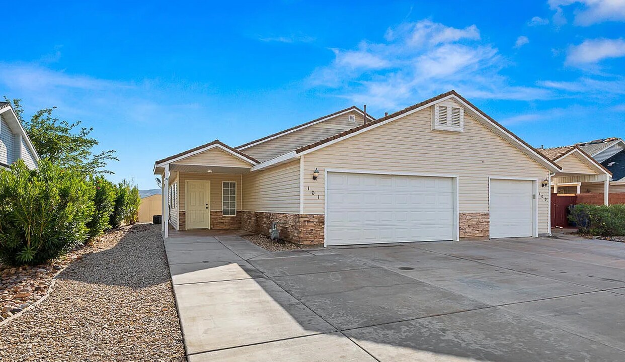 101 S 1930 W in Hurricane, UT - Foto de edificio