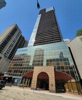 10 E Ontario St in Chicago, IL - Building Photo