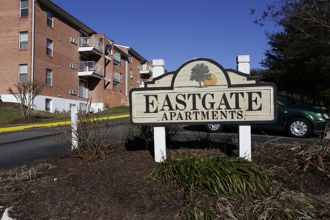 East Gate Apartments in Triangle, VA - Building Photo - Building Photo